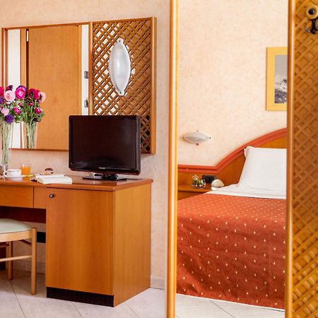Hotel Gabriella Diano Marina Bagian luar foto