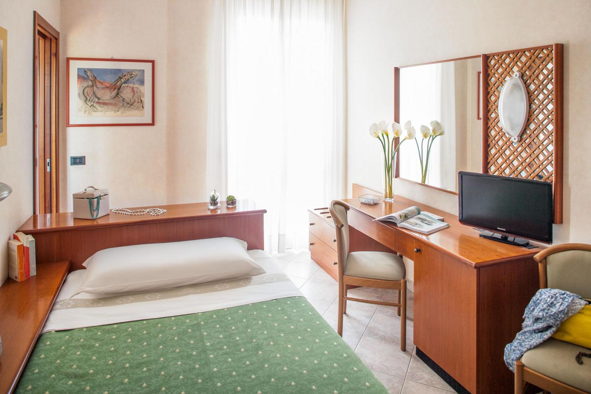 Hotel Gabriella Diano Marina Bagian luar foto