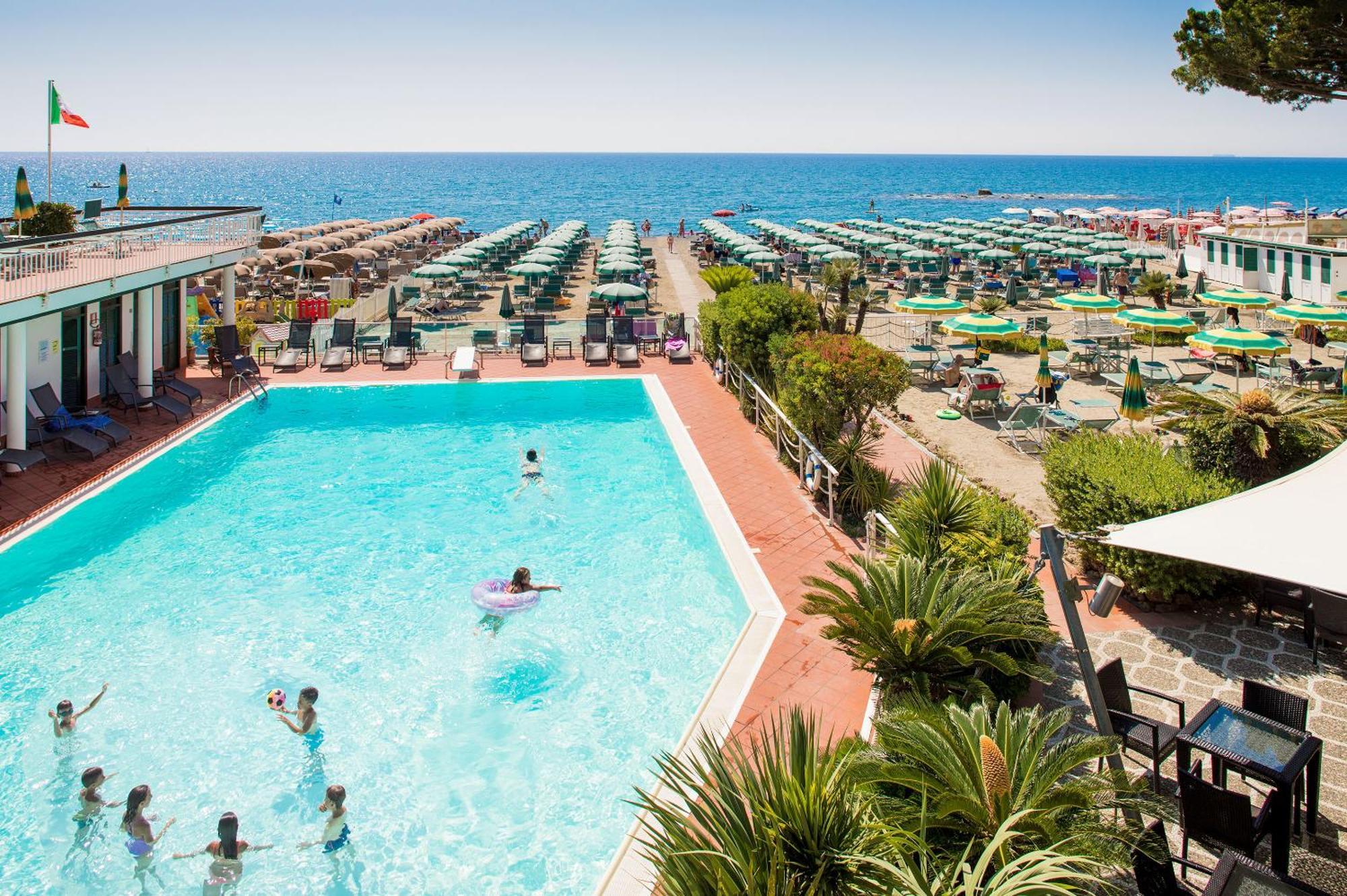 Hotel Gabriella Diano Marina Bagian luar foto