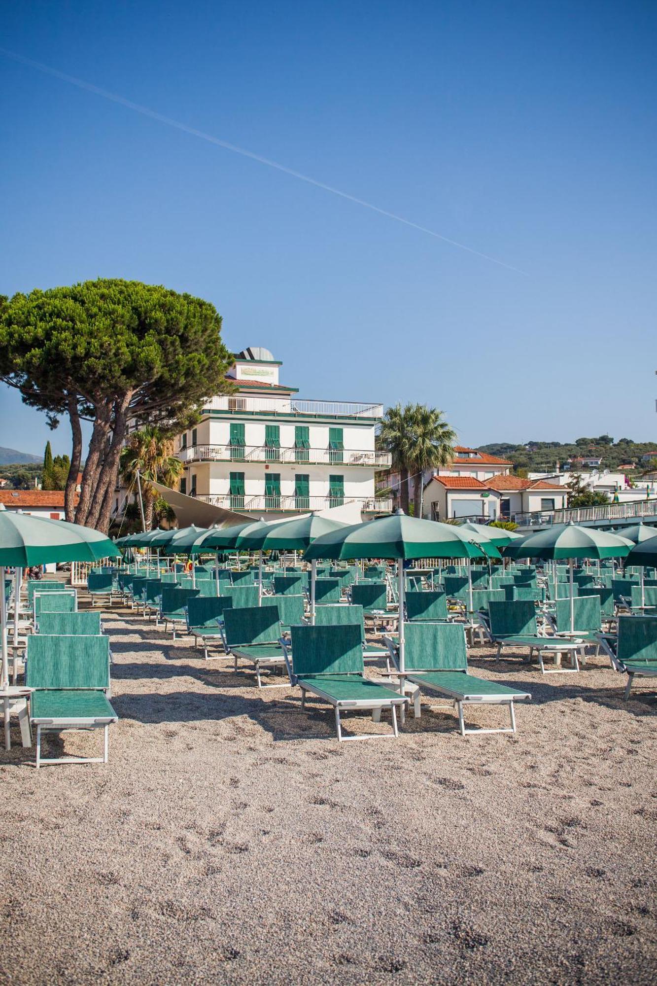 Hotel Gabriella Diano Marina Bagian luar foto