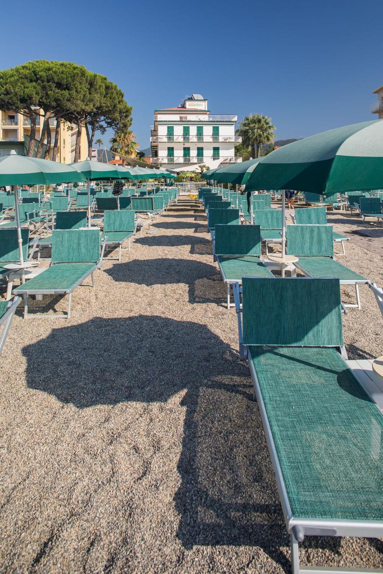 Hotel Gabriella Diano Marina Bagian luar foto
