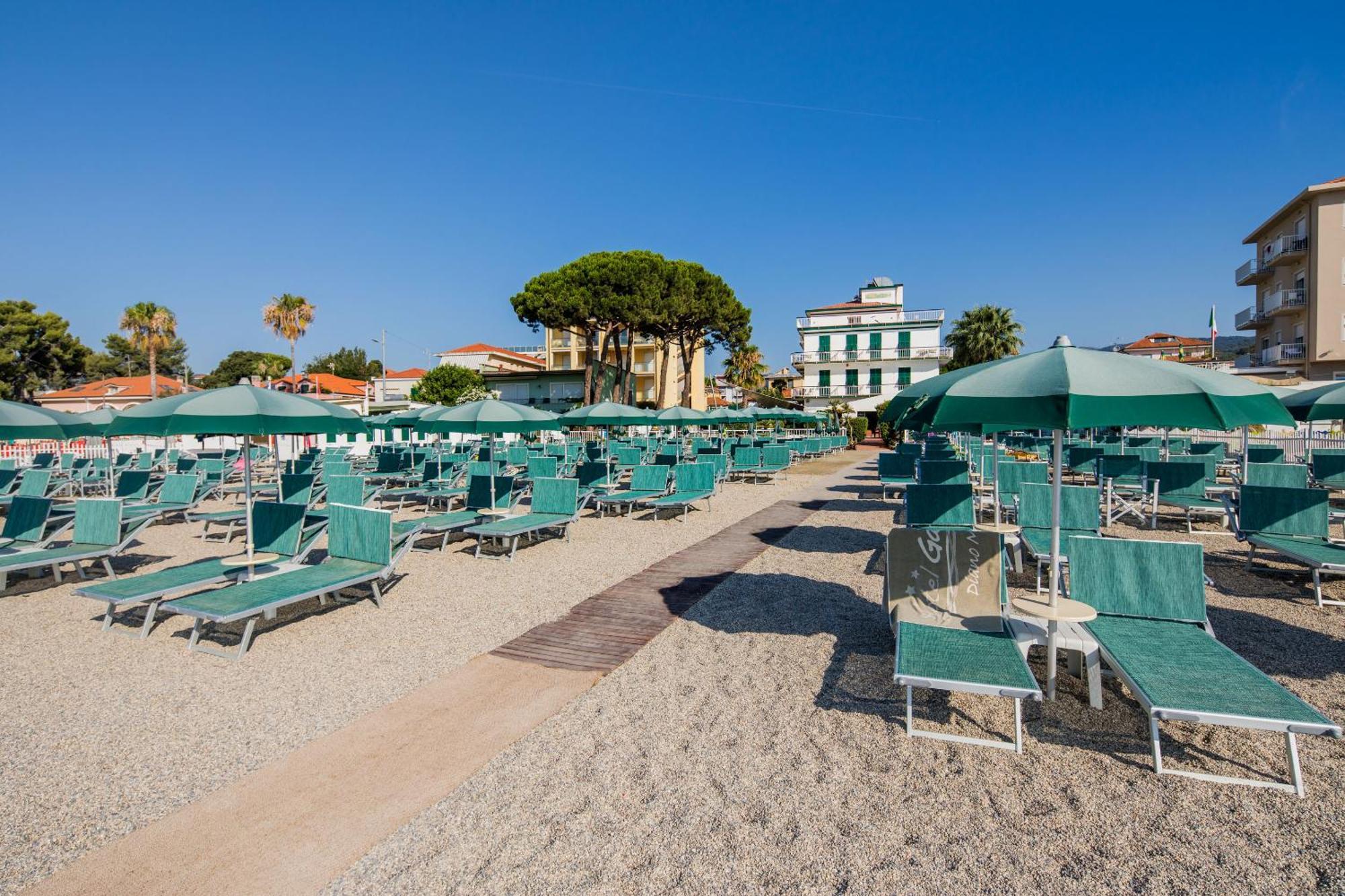 Hotel Gabriella Diano Marina Bagian luar foto