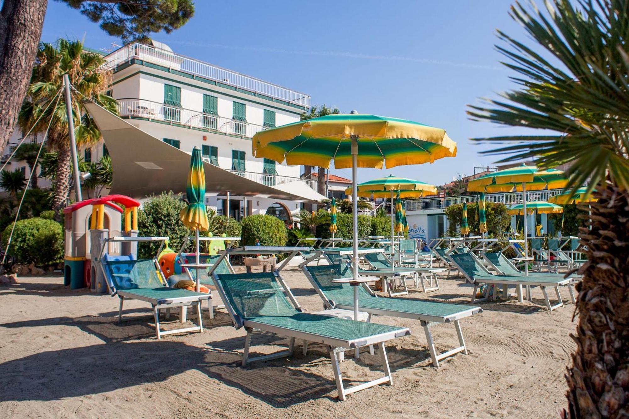 Hotel Gabriella Diano Marina Bagian luar foto