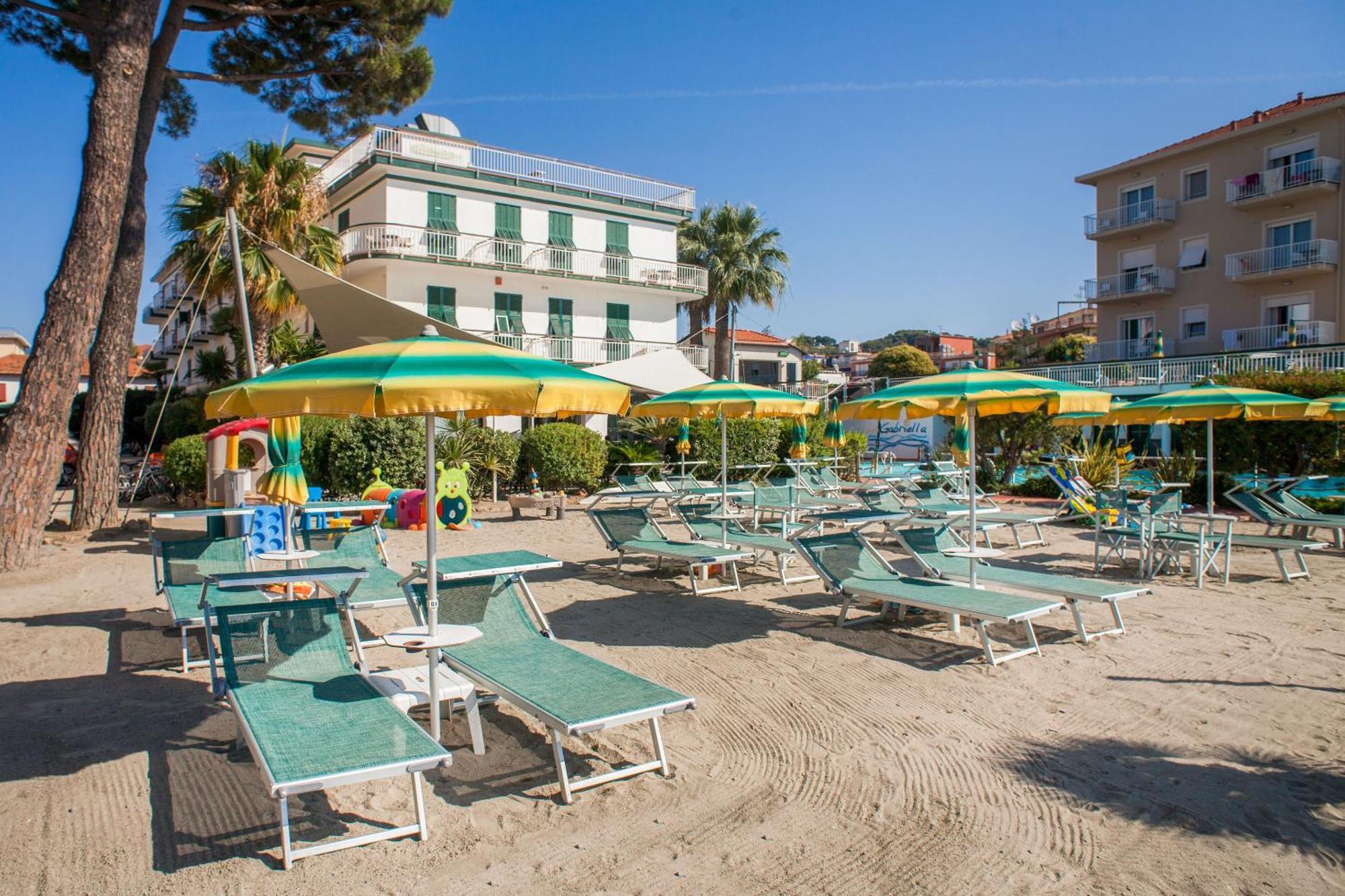 Hotel Gabriella Diano Marina Bagian luar foto