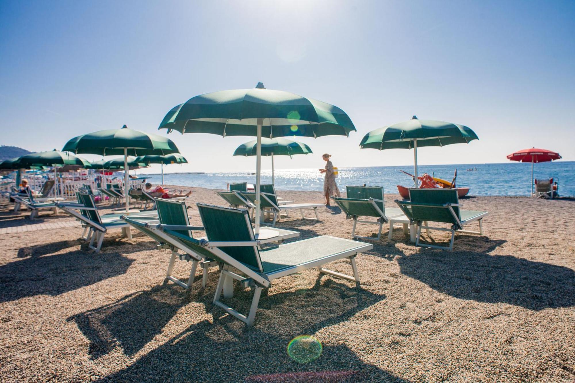 Hotel Gabriella Diano Marina Bagian luar foto