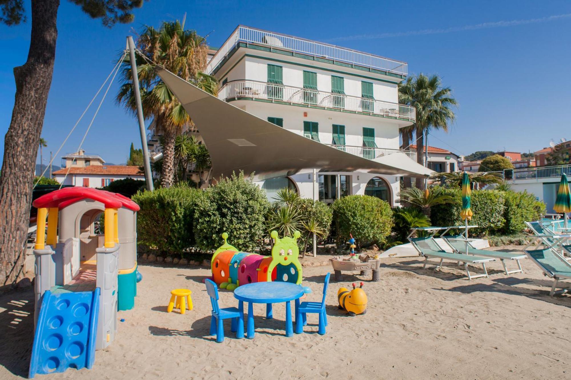Hotel Gabriella Diano Marina Bagian luar foto