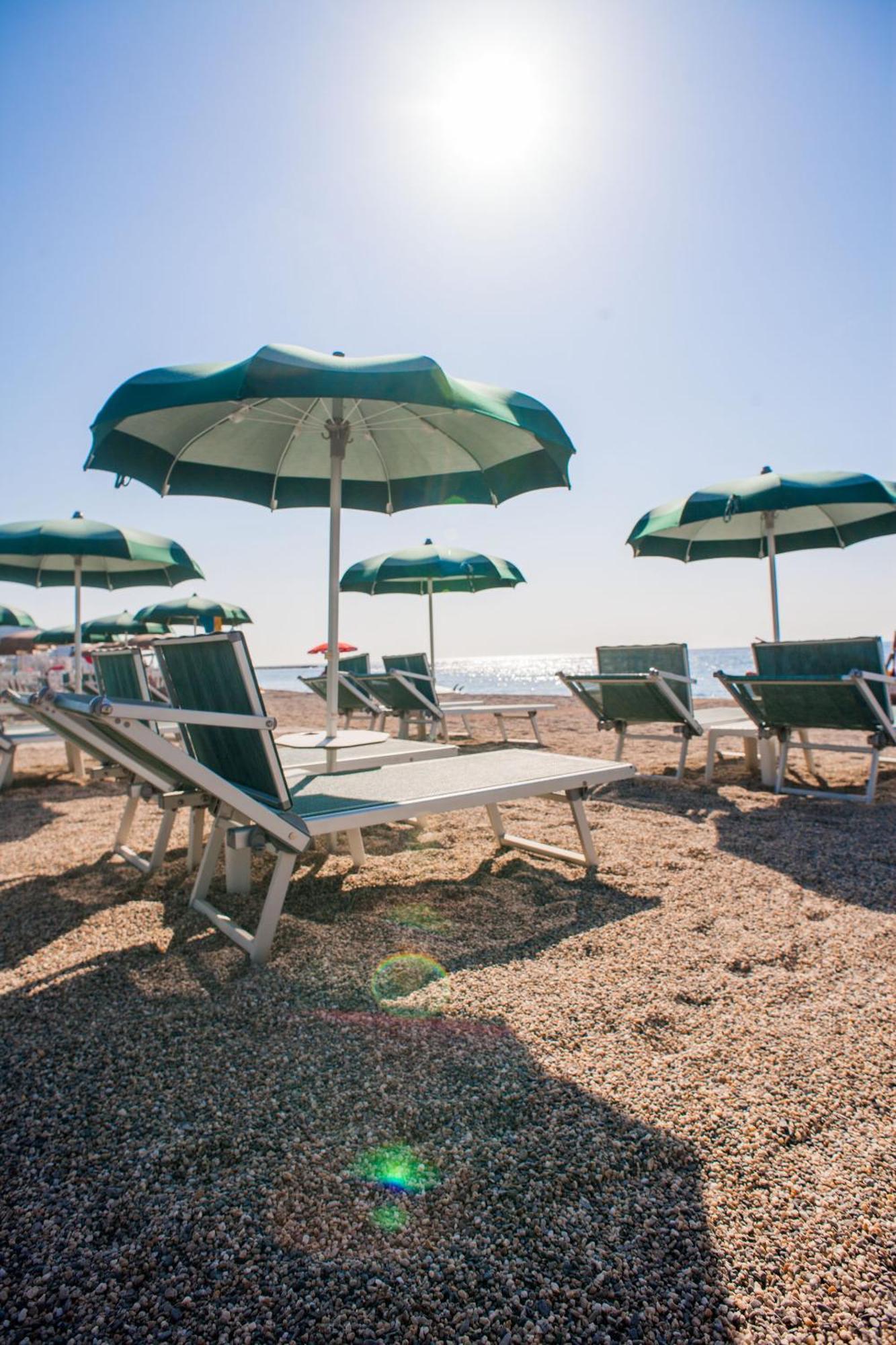 Hotel Gabriella Diano Marina Bagian luar foto