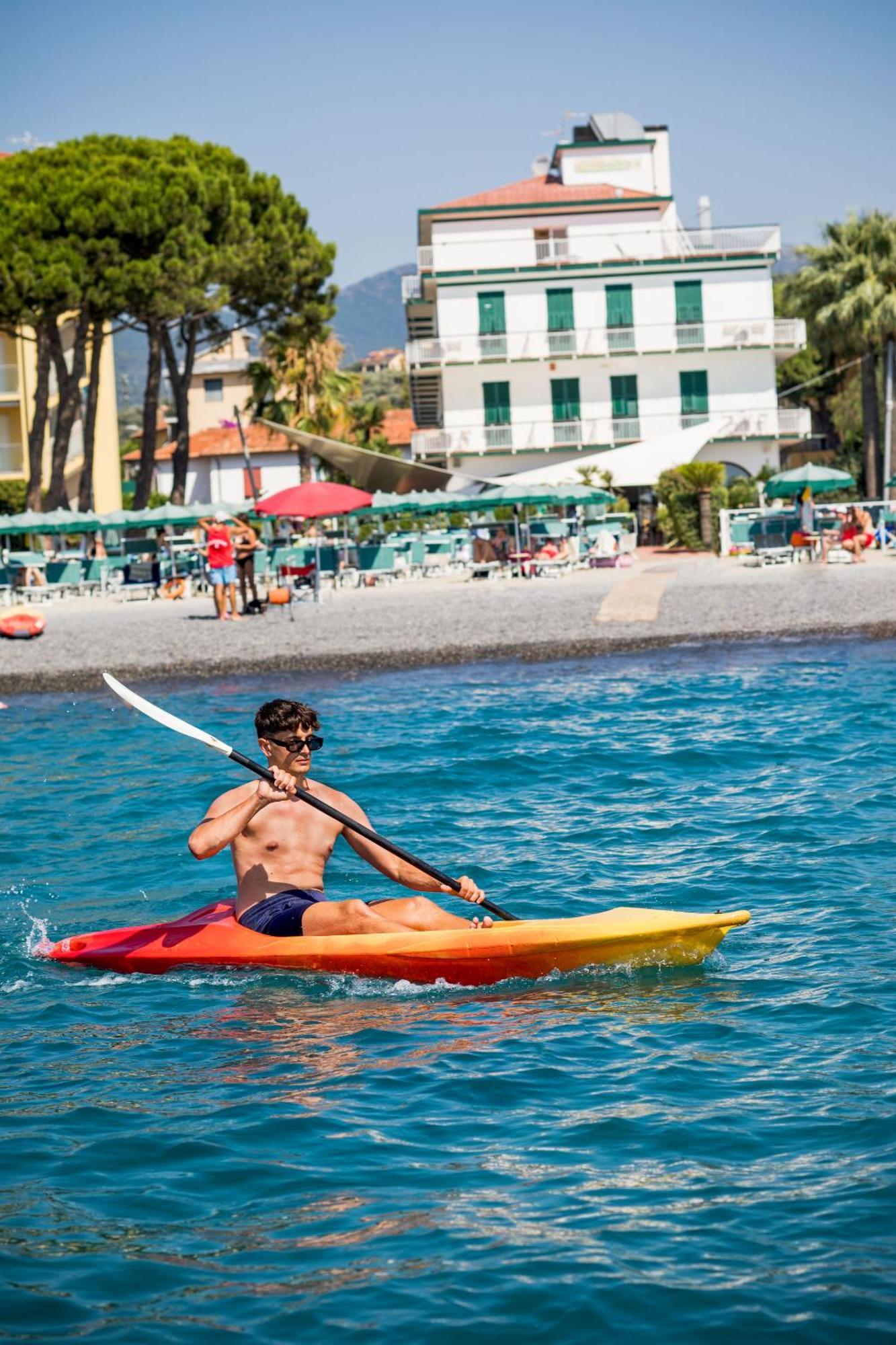 Hotel Gabriella Diano Marina Bagian luar foto