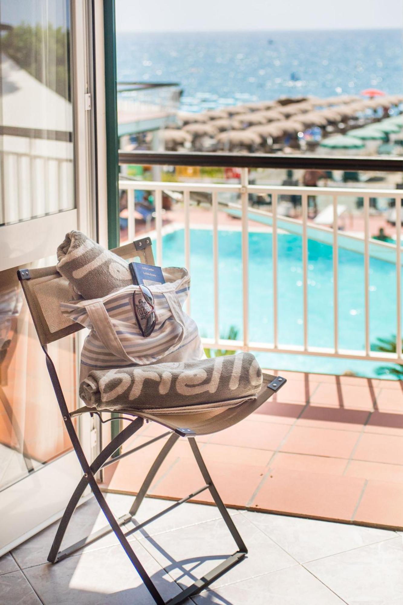 Hotel Gabriella Diano Marina Bagian luar foto