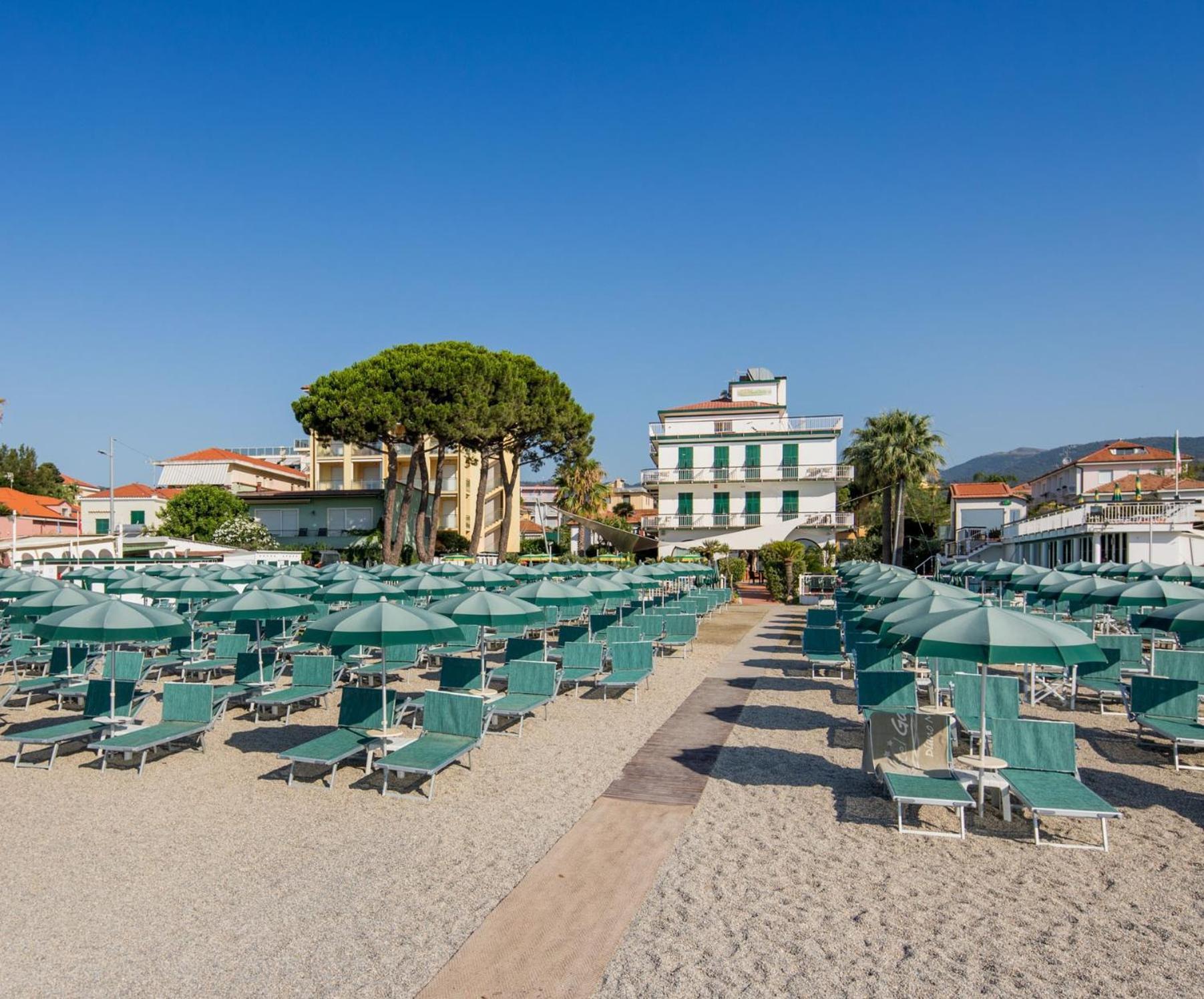Hotel Gabriella Diano Marina Bagian luar foto