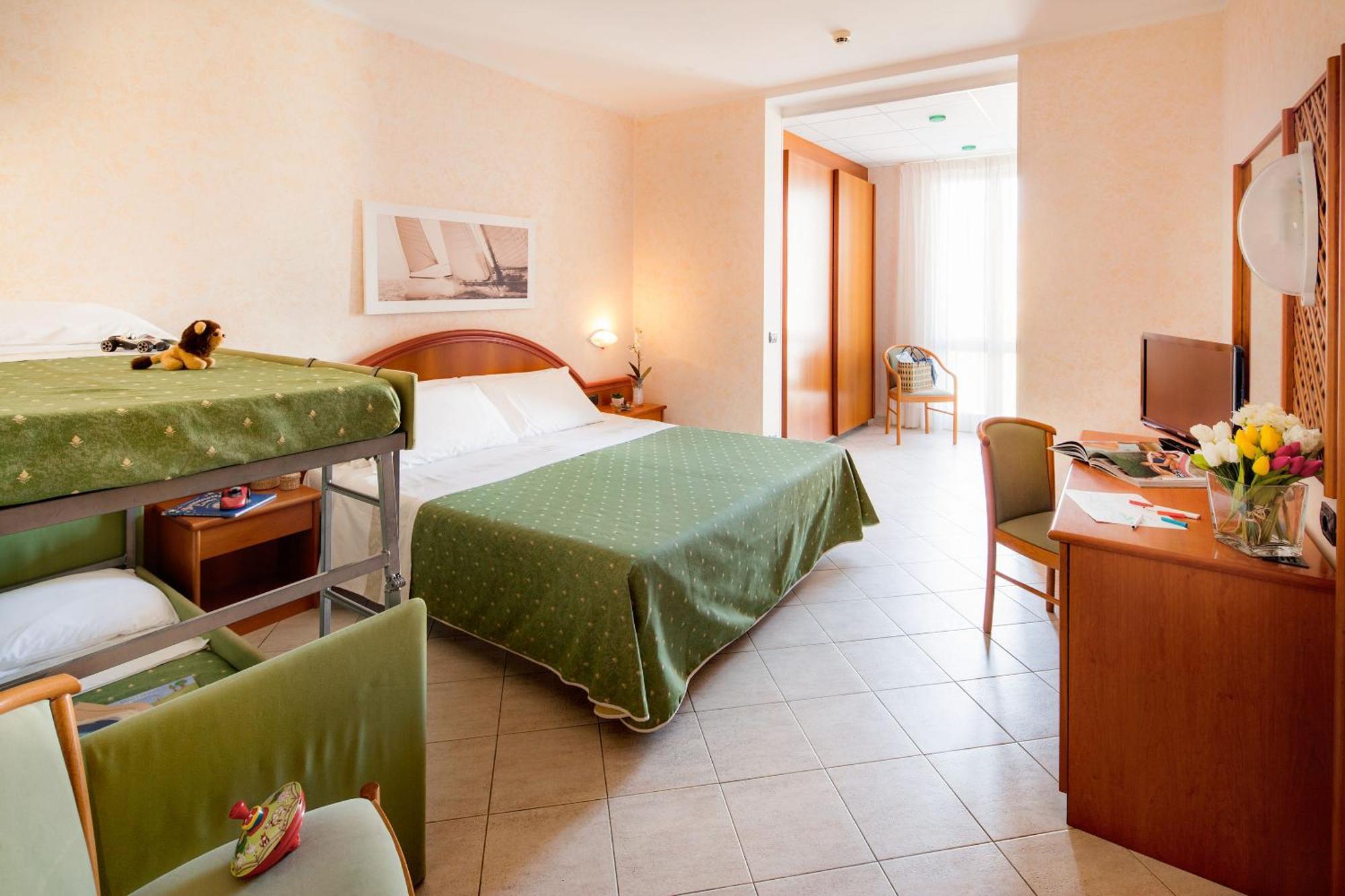 Hotel Gabriella Diano Marina Bagian luar foto