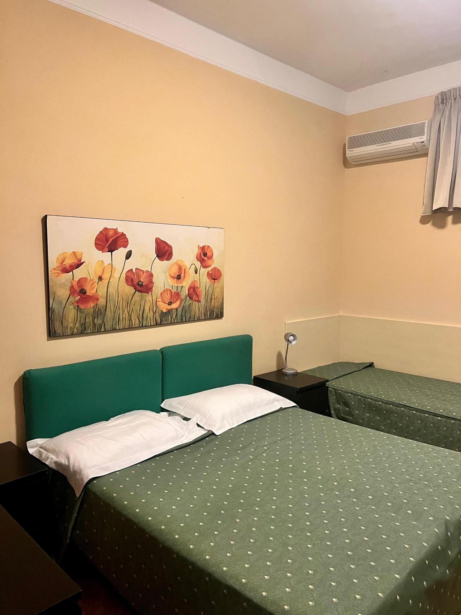 Hotel Gabriella Diano Marina Bagian luar foto