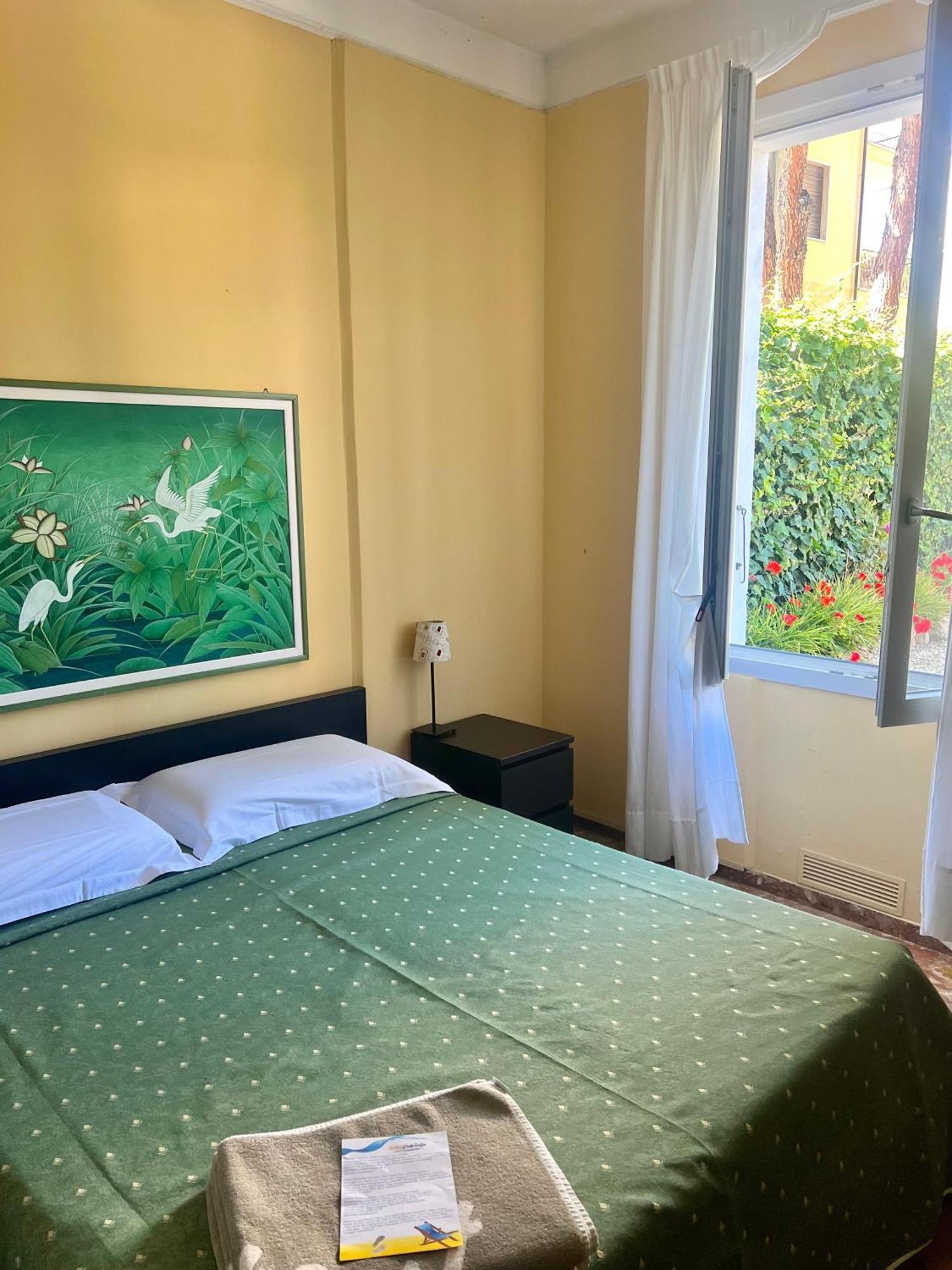 Hotel Gabriella Diano Marina Bagian luar foto